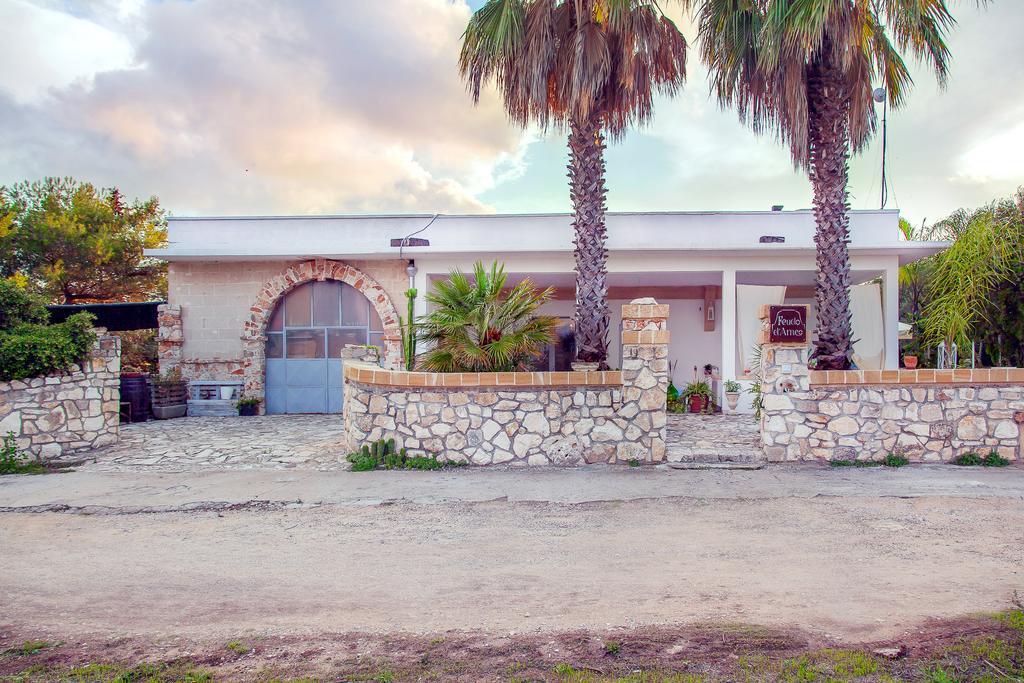 Feudo D'Arneo Hotel Torre Lapillo Exterior photo
